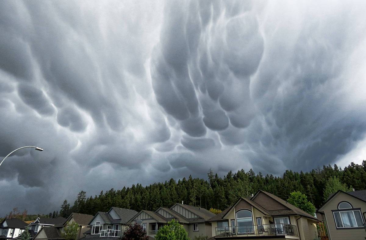 Cumulonimbus clouds: formation, lightning & effects