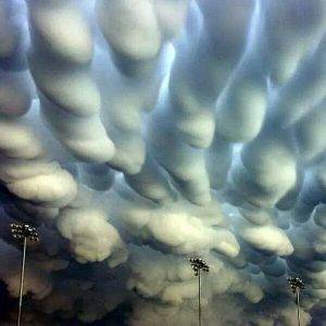 Mammatus clouds what are they how do the form weather (1)
