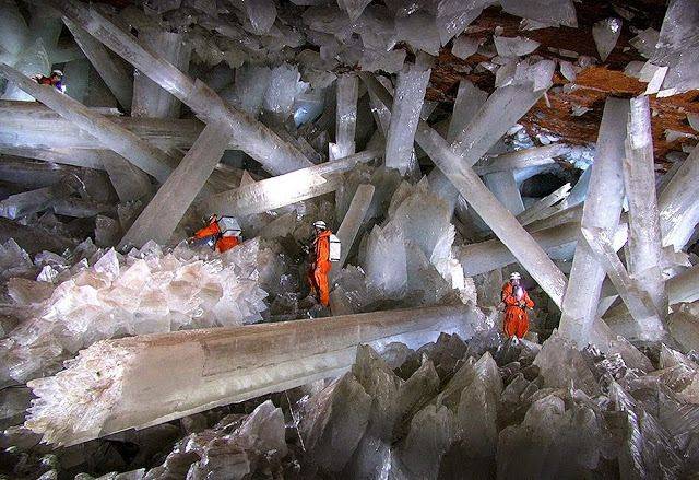 The-cave-of-crystals-naica-mines-natural-phenomenon-