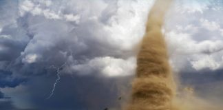 how does a tornado form
