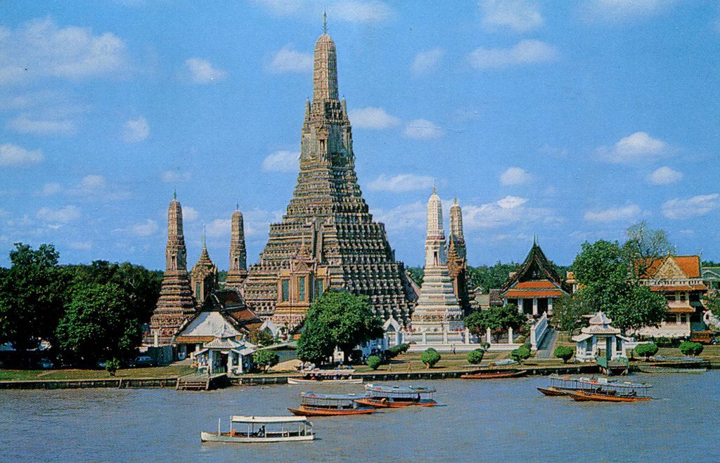 Bangkok wat arun and chao phraya river
